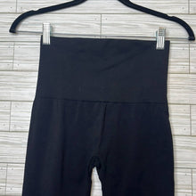 Load image into Gallery viewer, Medium Spanx Assets Black Cropped High Rise Leggings

