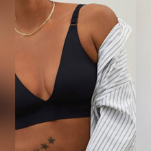 Load image into Gallery viewer, XXL Everlane Black The Invisible Bra Plus Size

