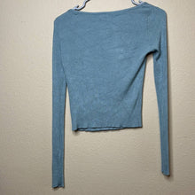 Load image into Gallery viewer, Medium Garage Ribbed Square Neck Long Sleeve Crop Top
