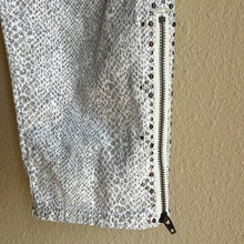 Load image into Gallery viewer, Size 8 White House Black Market White Gray Snake Print Skinny Cropped Jeans
