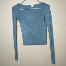 Load image into Gallery viewer, Medium Garage Ribbed Square Neck Long Sleeve Crop Top
