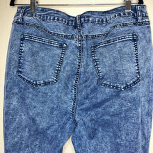 Load image into Gallery viewer, Size 16W Maurice’s Plus Size High Rise Acid Wash Cropped Jeans
