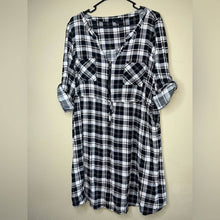 Load image into Gallery viewer, 2XL Torrid Plus Size Black White Tan Printed Dress
