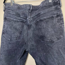Load image into Gallery viewer, Size 14 Old Navy Plus Size Black High Rise O.G. Straight Jeans
