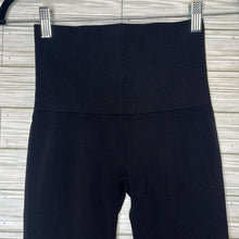 Load image into Gallery viewer, Medium Spanx Assets Black Cropped High Rise Leggings
