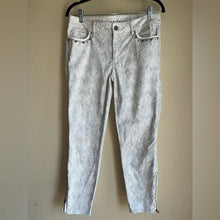 Load image into Gallery viewer, Size 8 White House Black Market White Gray Snake Print Skinny Cropped Jeans
