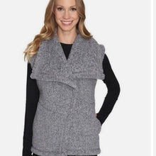 Load image into Gallery viewer, Medium Lucy Gray Sherpa Hatha Vest
