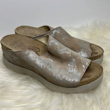 Load image into Gallery viewer, Size 6.5/7 Fly London Tan &amp; Silver Pebbled Leather Platform Cork Sandals Shoes
