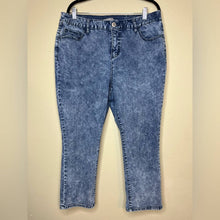 Load image into Gallery viewer, Size 16W Maurice’s Plus Size High Rise Acid Wash Cropped Jeans
