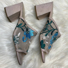 Load image into Gallery viewer, Sz 9.5 Seychelles Anthropologie Embroidered Floral Slip On Heel Sandals Shoes
