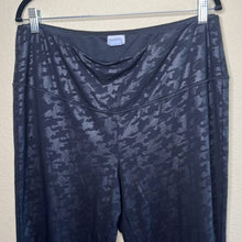 Load image into Gallery viewer, Size 16-18 Chicos Plus Size Black ZENERGY SO SLIMMING Houndstooth Leggings
