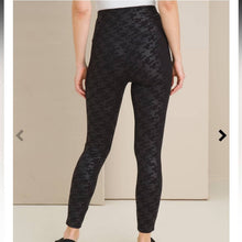 Load image into Gallery viewer, Size 16-18 Chicos Plus Size Black ZENERGY SO SLIMMING Houndstooth Leggings
