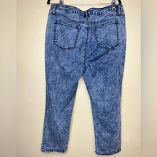 Load image into Gallery viewer, Size 16W Maurice’s Plus Size High Rise Acid Wash Cropped Jeans
