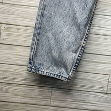 Load image into Gallery viewer, 29x34 Levi’s Vintage Orange Tab High Rise Mom Jeans
