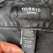 Load image into Gallery viewer, Size 18 Torrid Plus Size Black Denim Shorts
