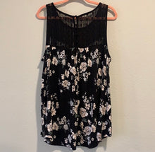 Load image into Gallery viewer, Torrid BLACK FLORAL LACE YOKE KNIT TANK TOP
