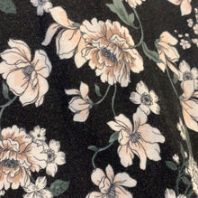 Load image into Gallery viewer, Torrid BLACK FLORAL LACE YOKE KNIT TANK TOP
