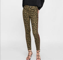 Load image into Gallery viewer, Sz 4 Zara | High Waisted Leopard Skinny Jeans
