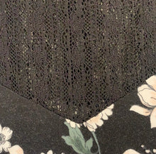 Load image into Gallery viewer, Torrid BLACK FLORAL LACE YOKE KNIT TANK TOP
