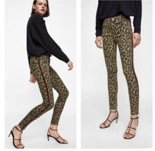 Load image into Gallery viewer, Sz 4 Zara | High Waisted Leopard Skinny Jeans
