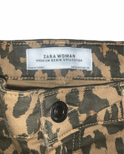 Load image into Gallery viewer, Sz 4 Zara | High Waisted Leopard Skinny Jeans

