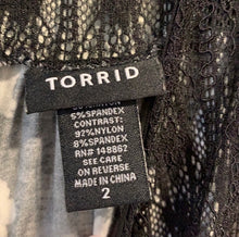 Load image into Gallery viewer, Torrid BLACK FLORAL LACE YOKE KNIT TANK TOP

