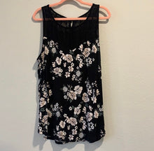 Load image into Gallery viewer, Torrid BLACK FLORAL LACE YOKE KNIT TANK TOP
