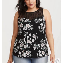 Load image into Gallery viewer, Torrid BLACK FLORAL LACE YOKE KNIT TANK TOP

