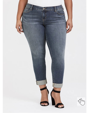 Load image into Gallery viewer, Torrid | BOYFRIEND VINTAGE STRETCH JEANS
