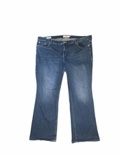 Load image into Gallery viewer, Torrid | BOYFRIEND VINTAGE STRETCH JEANS
