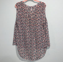 Load image into Gallery viewer, Torrid HEART PRINT RUFFLED BUTTON FRONT TANK TOP
