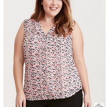 Load image into Gallery viewer, Torrid HEART PRINT RUFFLED BUTTON FRONT TANK TOP
