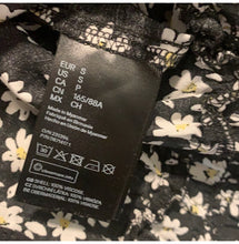 Load image into Gallery viewer, Small H&amp;M Black Daisy Floral Smock Crop Top
