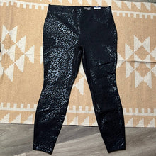 Load image into Gallery viewer, Size 0X Terra &amp; Sky NWT Black Metallic Leopard Ponte Skinny Pants
