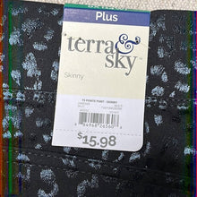 Load image into Gallery viewer, Size 0X Terra &amp; Sky NWT Black Metallic Leopard Ponte Skinny Pants
