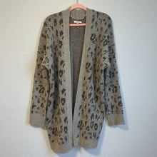Load image into Gallery viewer, Small Easel Boutique Thick Leopard Cardigan
