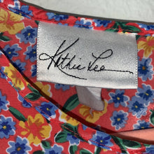 Load image into Gallery viewer, Medium Vintage Silky Small Floral Print Top
