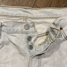 Load image into Gallery viewer, Size 29 Levi’s Light Wash Front Patch Denim Cut Off Shorts
