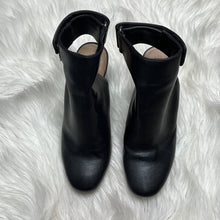 Load image into Gallery viewer, Sz 8 H&amp;M Black Almond Toe Close Toe Heeled Booties
