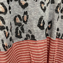 Load image into Gallery viewer, Size 1X Entro Leopard Stipe Short Sleeve V-Neck Plus Size Shirt
