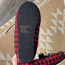 Load image into Gallery viewer, Size 8.5 Torrid NWOT Red Black Buffalo Plaid Black Glitter Black Glitter Fur Slippers
