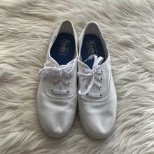 Load image into Gallery viewer, Sz 7.5 Keds Basic White Sneakers
