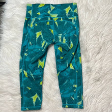 Load image into Gallery viewer, Medium Adidas Teal Green Capri Leggings
