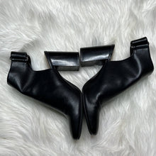 Load image into Gallery viewer, Sz 8 H&amp;M Black Almond Toe Close Toe Heeled Booties
