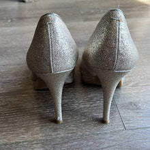Load image into Gallery viewer, Size 7 Steve Madden Gold Glitter Sparkly Peep Toe Heels
