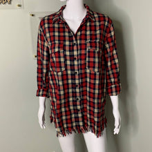 Load image into Gallery viewer, Size Large Entro Red &amp; Black Button Up Frayed Hem Flannel
