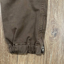 Load image into Gallery viewer, Size 25 VINCE NWT Elastic Hem Patch-Front Utility Pants
