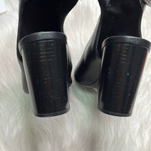 Load image into Gallery viewer, Sz 8 H&amp;M Black Almond Toe Close Toe Heeled Booties
