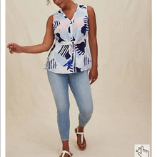 Load image into Gallery viewer, Size Medium Torrid NWOT MULTI GEO GEORGETTE PEPLUM TIE FRONT SLEEVELESS BLOUSE
