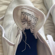 Load image into Gallery viewer, Sz 7.5 Keds Basic White Sneakers
